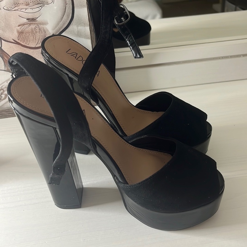 Heels - Picture 2 of 3